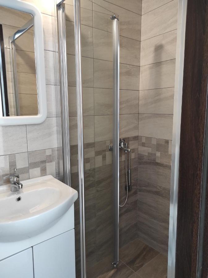 Apartament Garsoniera Cocheta Zona Coresi Mall *